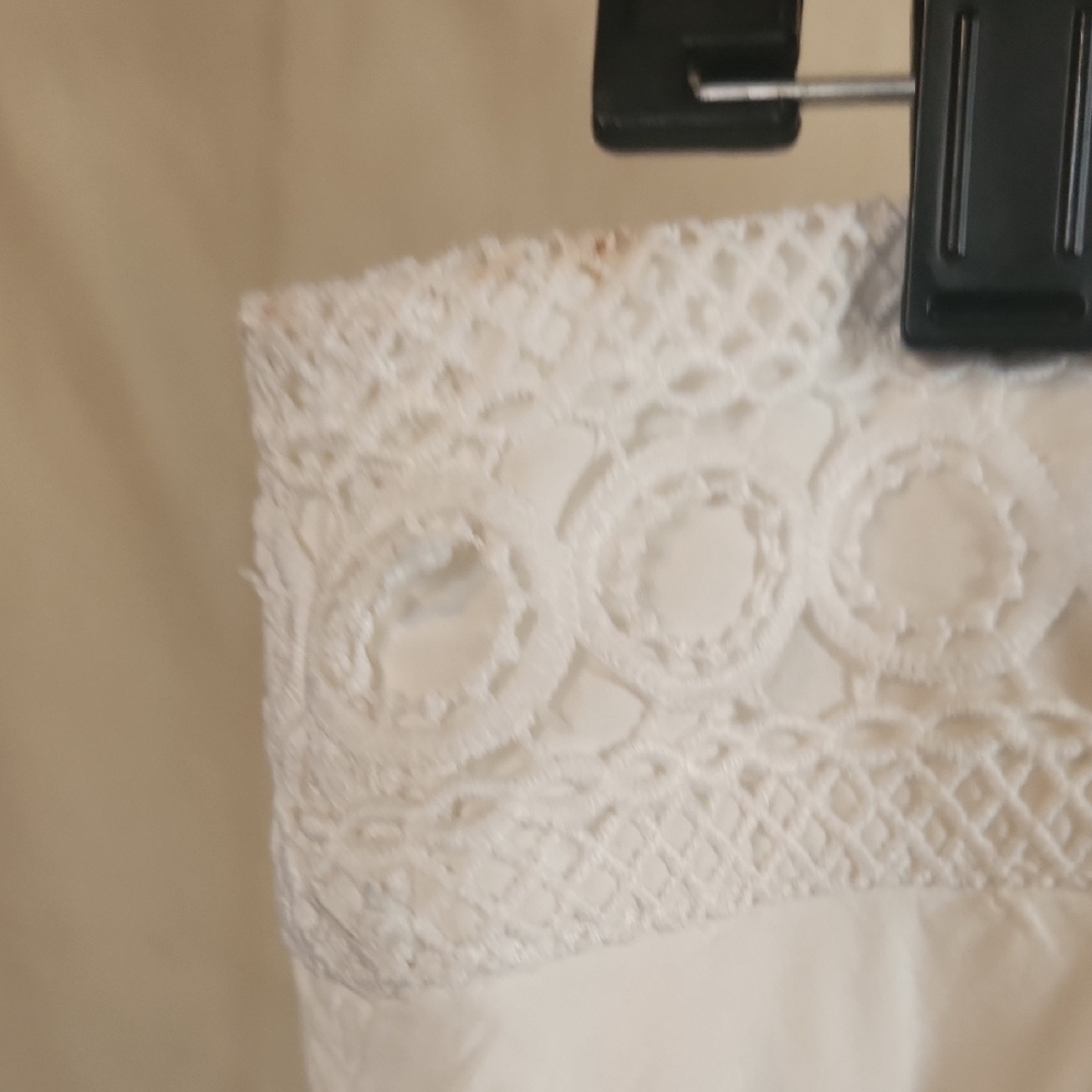 Point Sur Elegant White Lace Trim Skirt - Picture 6 of 6